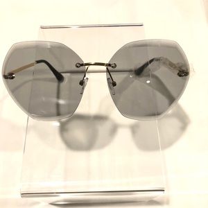 SOLD! Geometric Sunglasses- Black/Gray